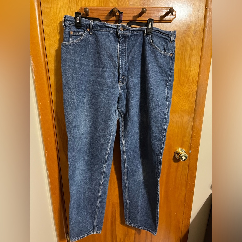 Levi Strauss and Co 550 Relaxed Fit Tapered Leg 42x34